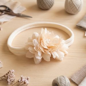 Diadema artesanal con flor de tela